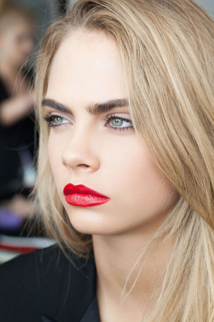 CARA DELEVINGNE, embajadora de YSL BEAUTE