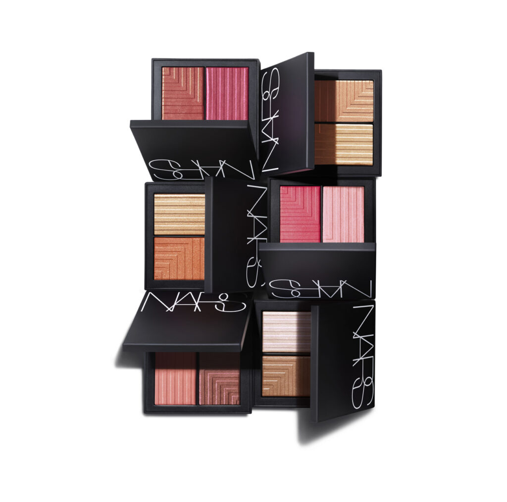 Dual Intensity Blush permite lograr distintos efectos de tono e intensidad a la hora de maquillar las mejillas (PVPR 39 €).