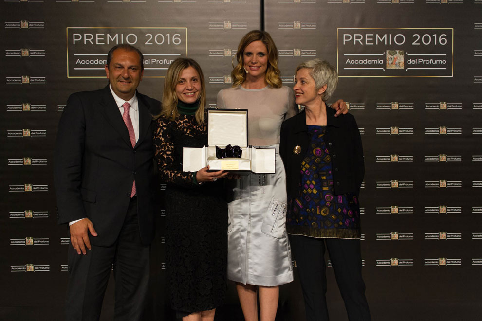 Entrega Premio Accademia del Profumo 2016 a Emozione, de Salvatore Ferragamo.