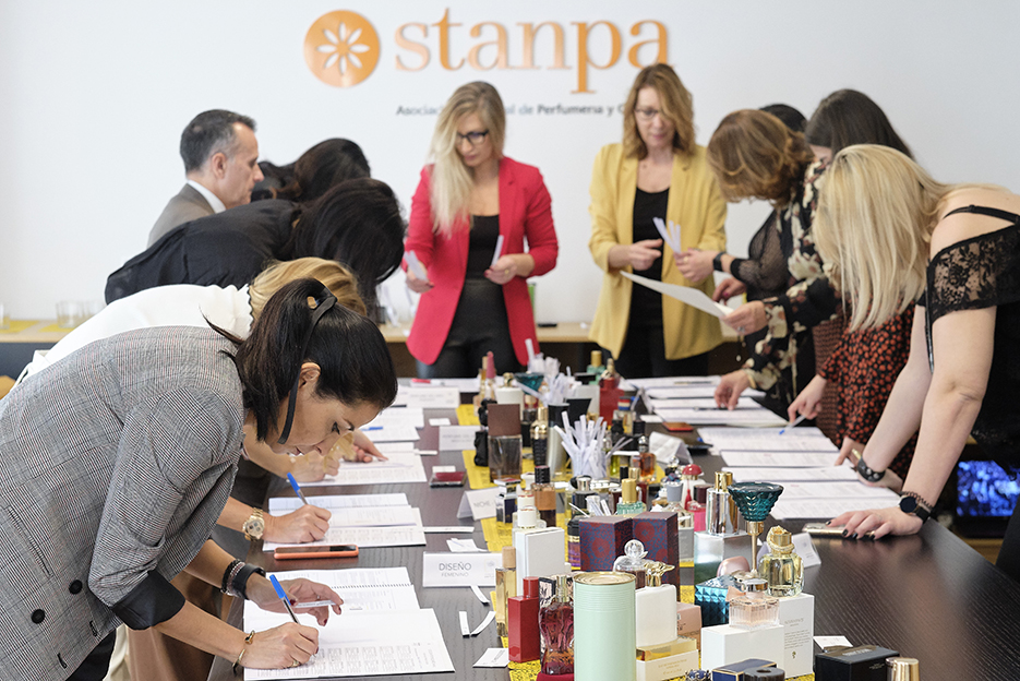 Academia del Perfume, Premios Perfume del año. Votación jurado de directores de formación.