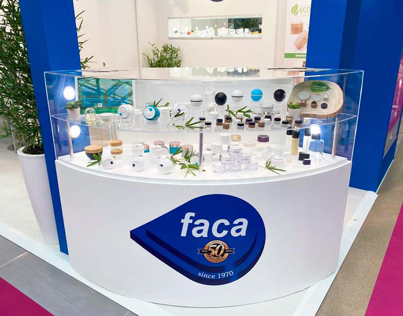 Faca, primer envase transparente de PMMA