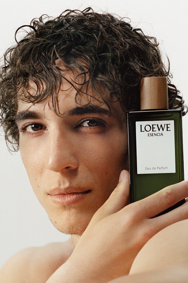 LOEWE BOTANICAL RAINBOW_actor Miguel Herrán